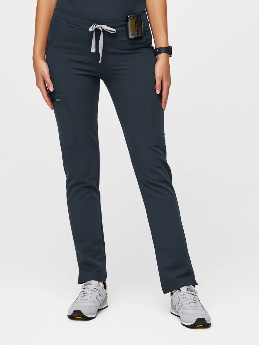 FIGS Women's Yola Scrub Pants in Dark Harbor - size large